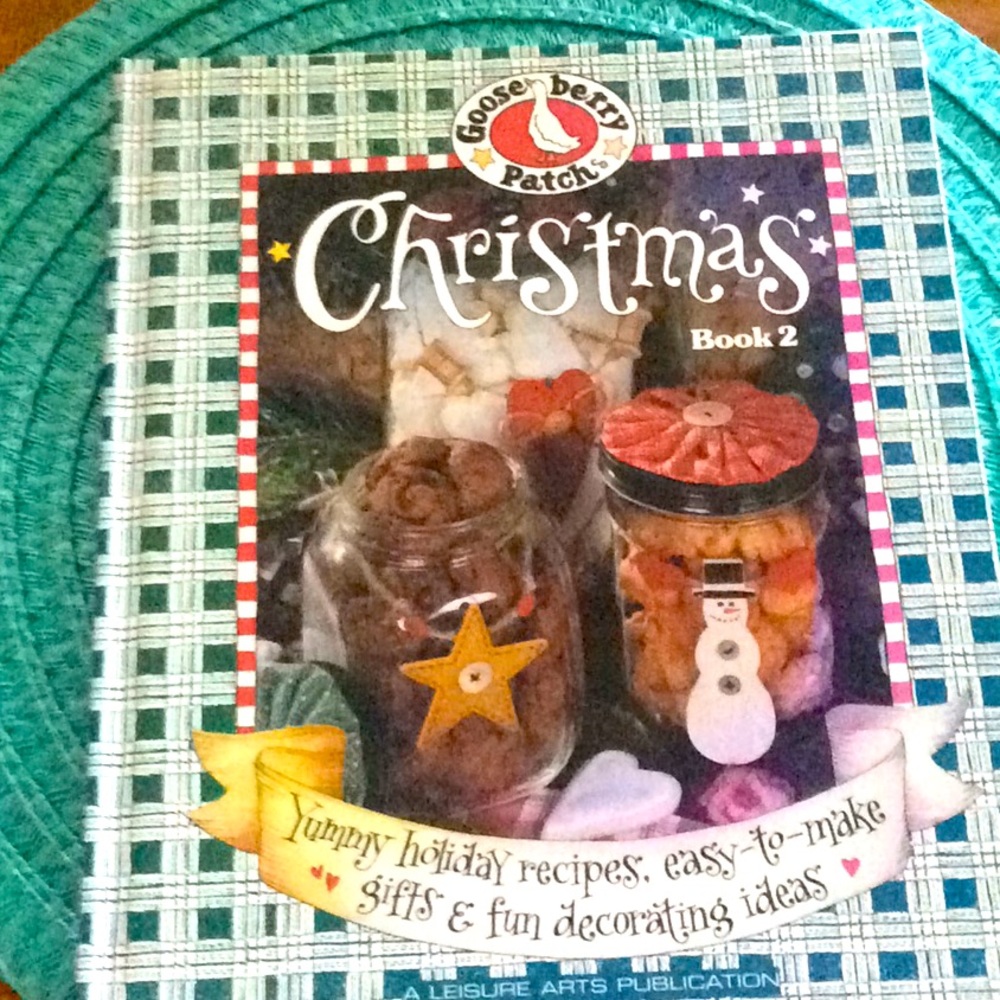 NWOT class Gooseberry Patch Christmas  Book #2.